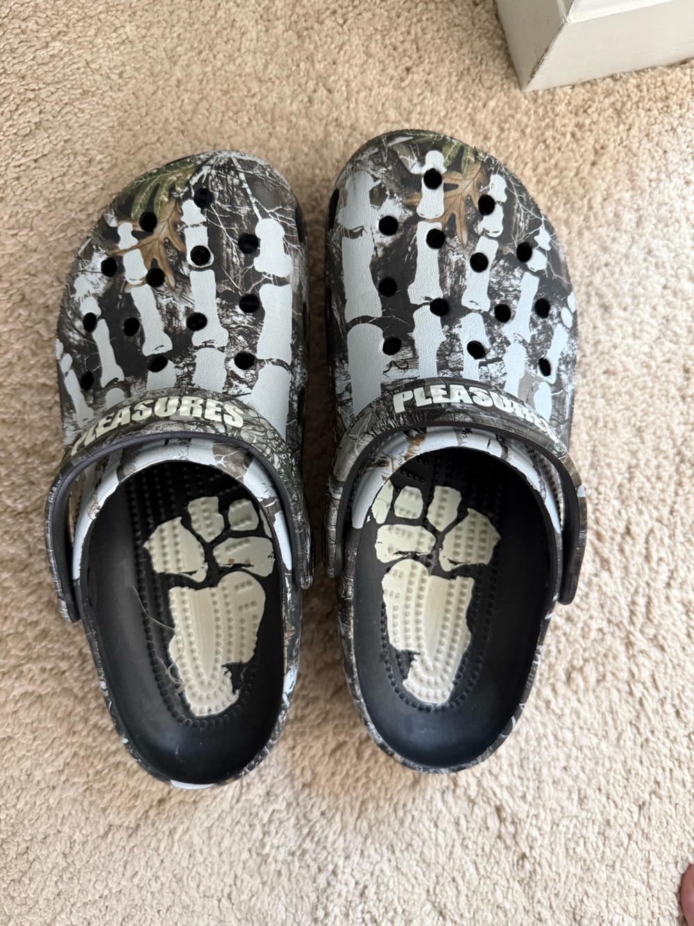 Pleasures x Crocs Classic Clog Skeleton Realtree Camo Mens Size 7 Women Size 9